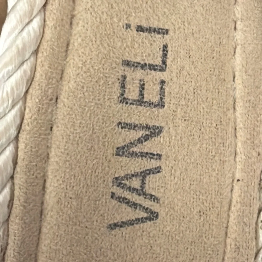 Vaneli‎ Clem Wedge Slide w Pyramid Stud trim sz 8